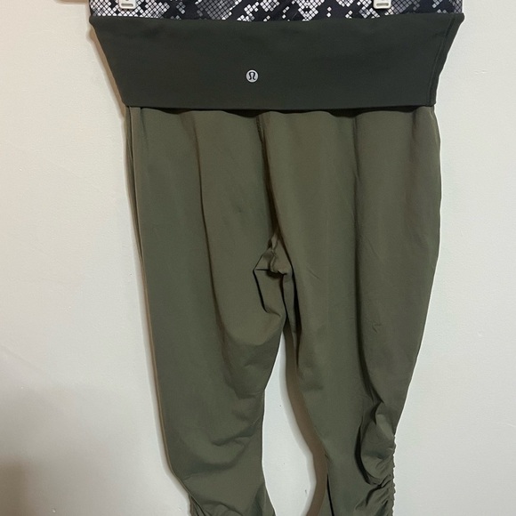 Lululemon Green Capris With Pockets - Picture 5 of 7